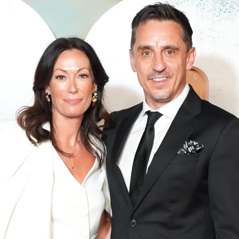gary neville wife