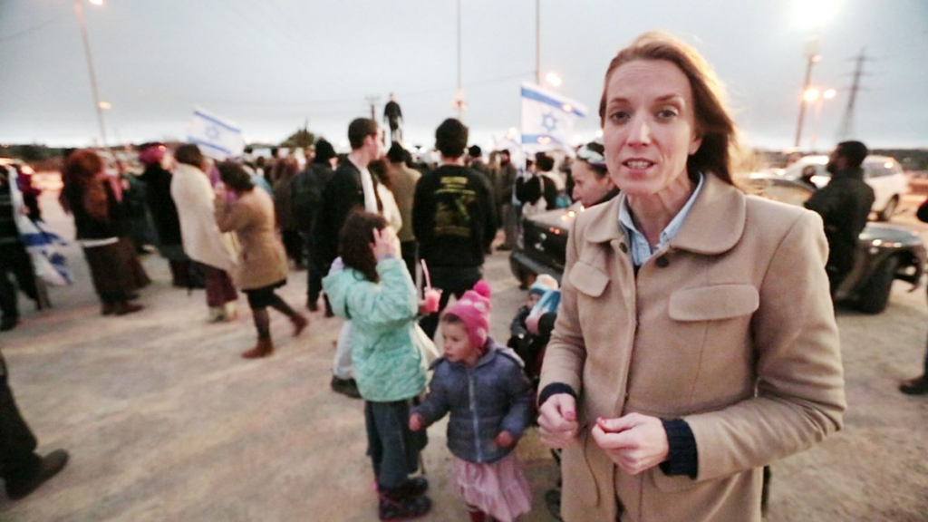 yolande knell nationality