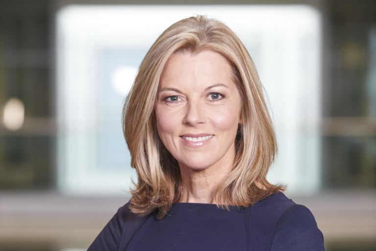 how old is mary nightingale