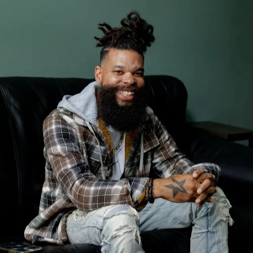 Damon Darling net worth — comedian performing stand-up on tour
